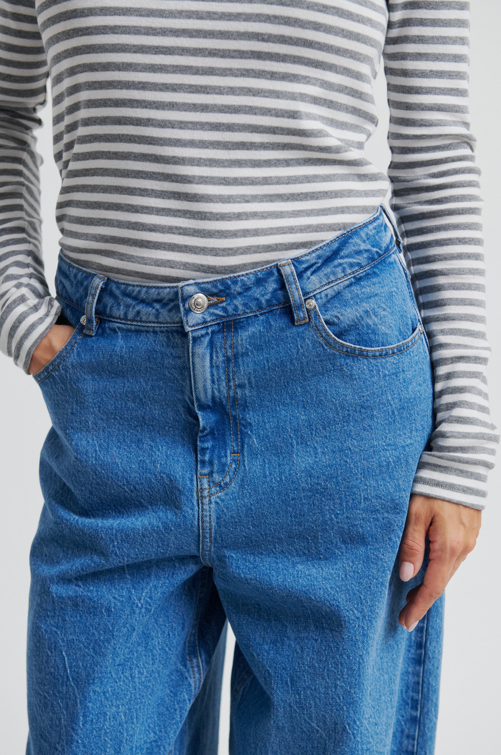 Belton Barrel Denim Jeans - Image 3