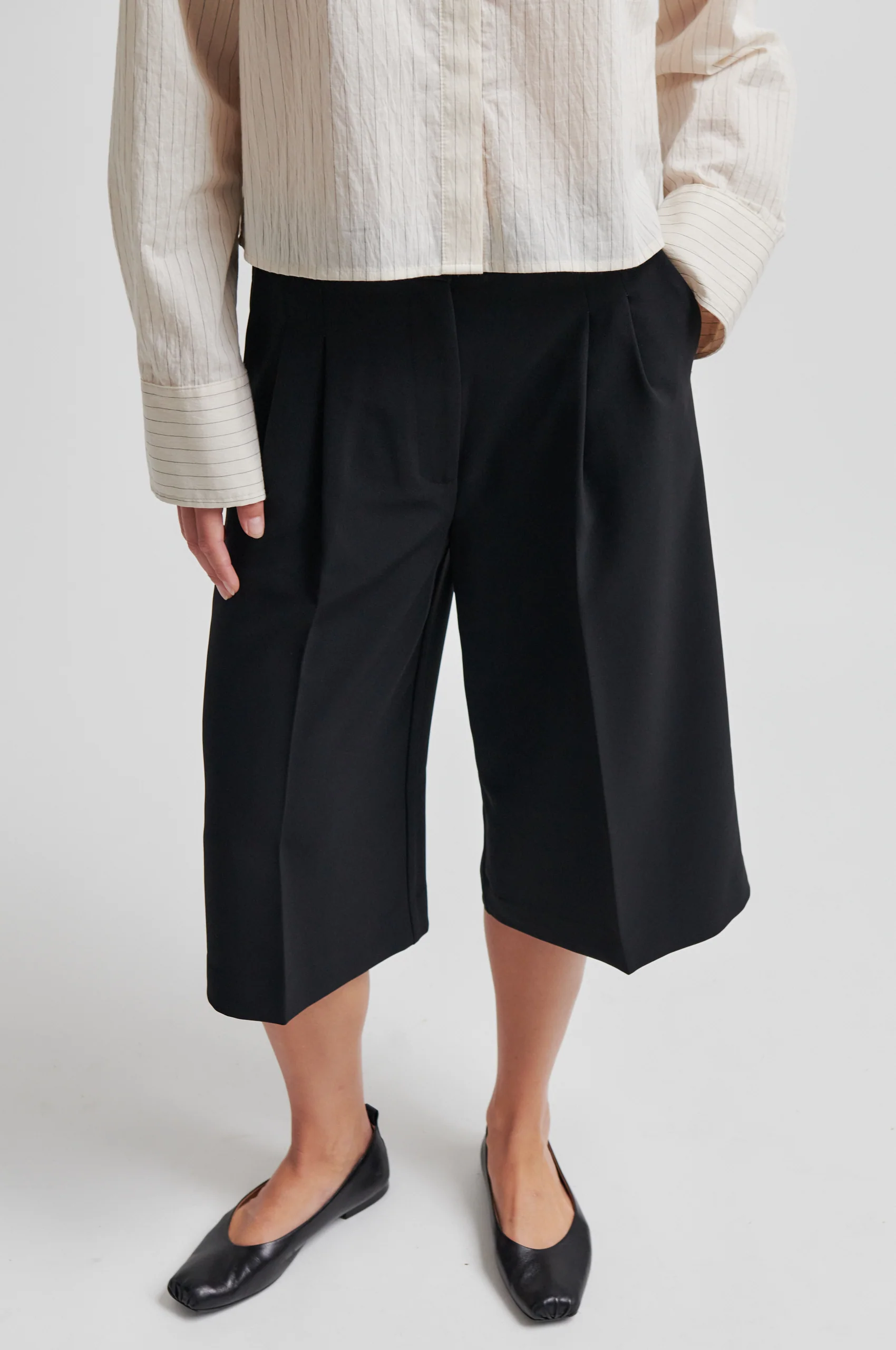 Flore Bermuda Shorts - Image 2